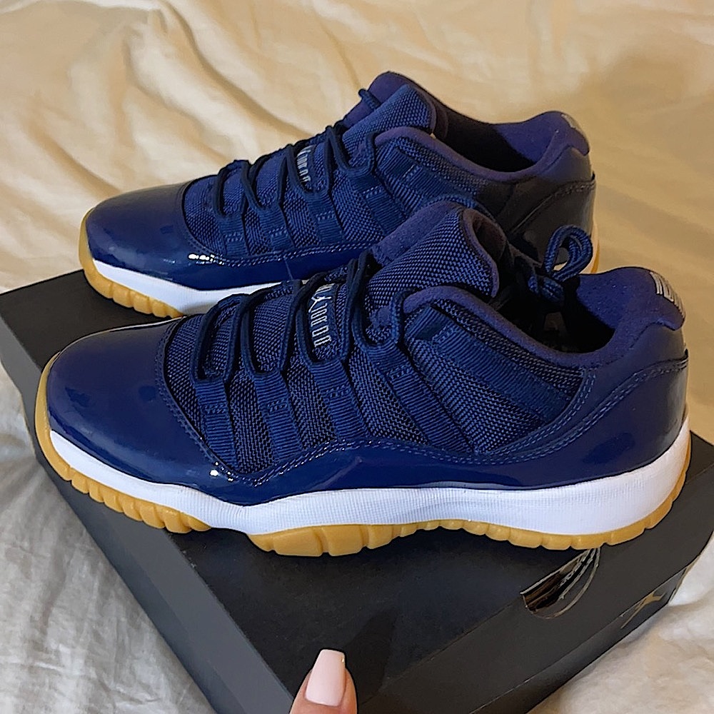 Air Jordan 11 Retro Low BG, 5Y (US woman’s 6.5) “Navy Gum” DS